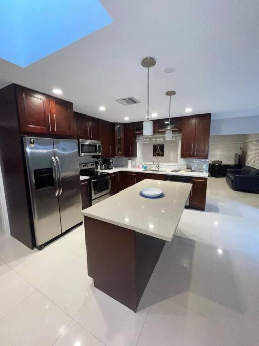 Modern Miami Oversized 3 Bedroom In Central Location Luaran gambar