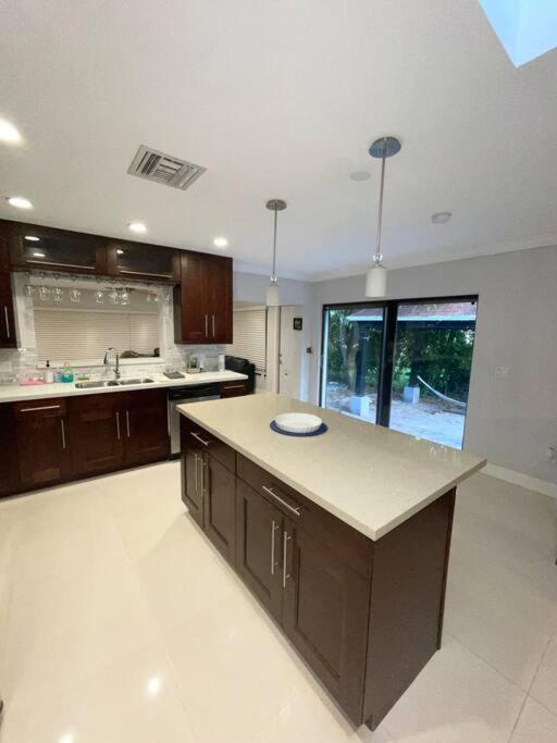 Modern Miami Oversized 3 Bedroom In Central Location Luaran gambar