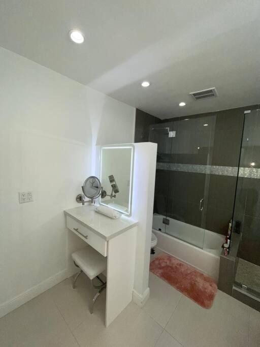 Modern Miami Oversized 3 Bedroom In Central Location Luaran gambar