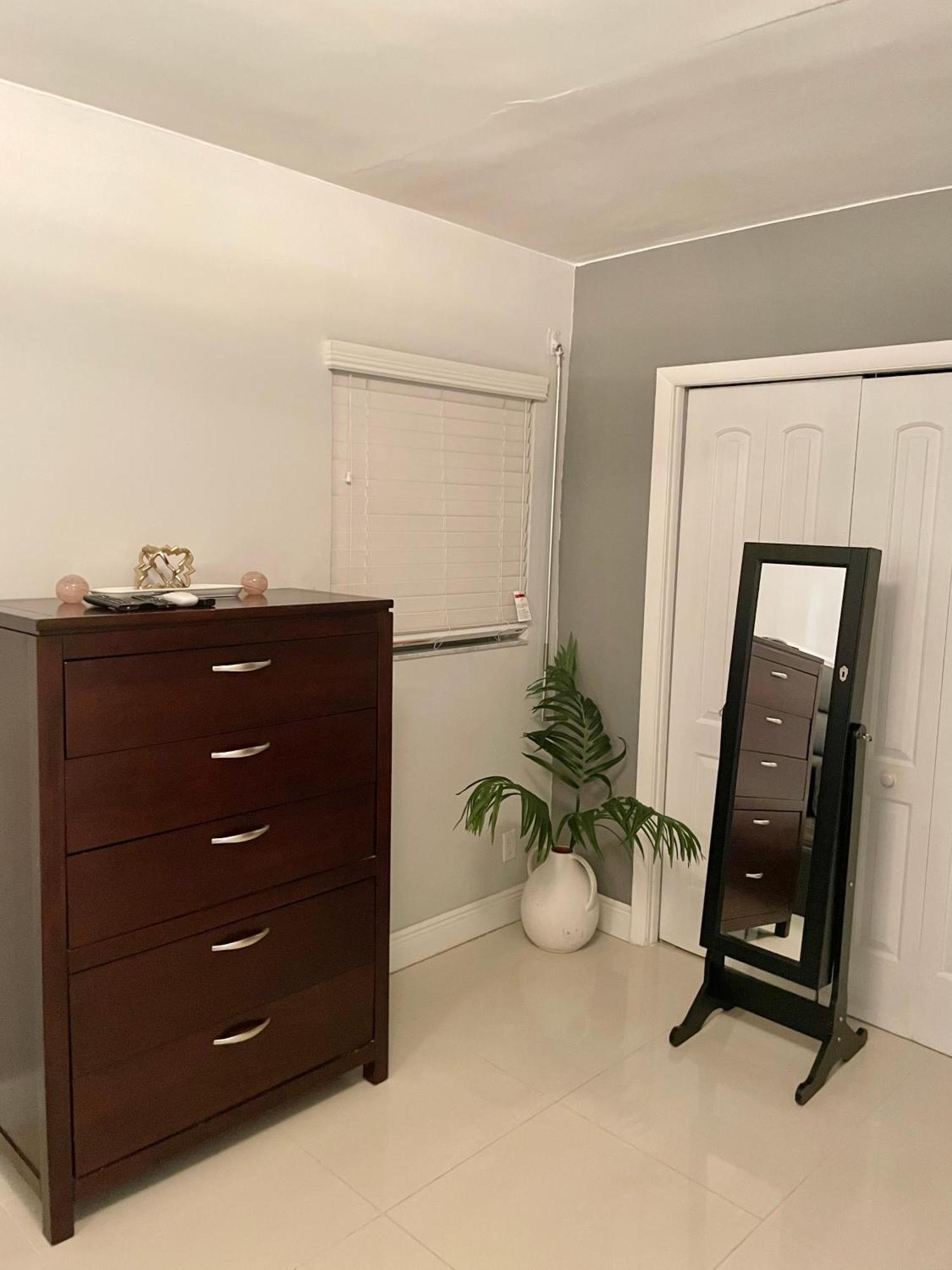 Modern Miami Oversized 3 Bedroom In Central Location Luaran gambar