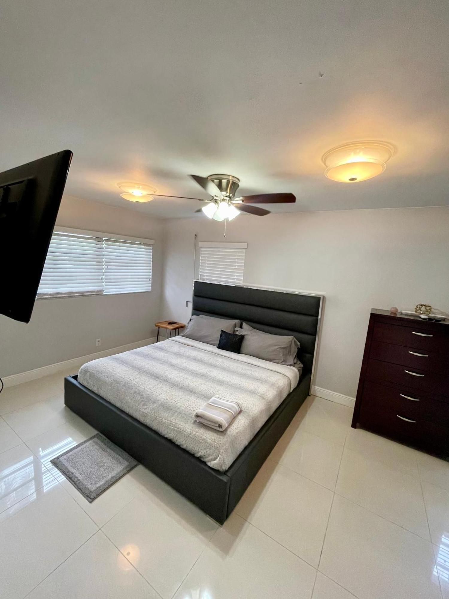 Modern Miami Oversized 3 Bedroom In Central Location Luaran gambar
