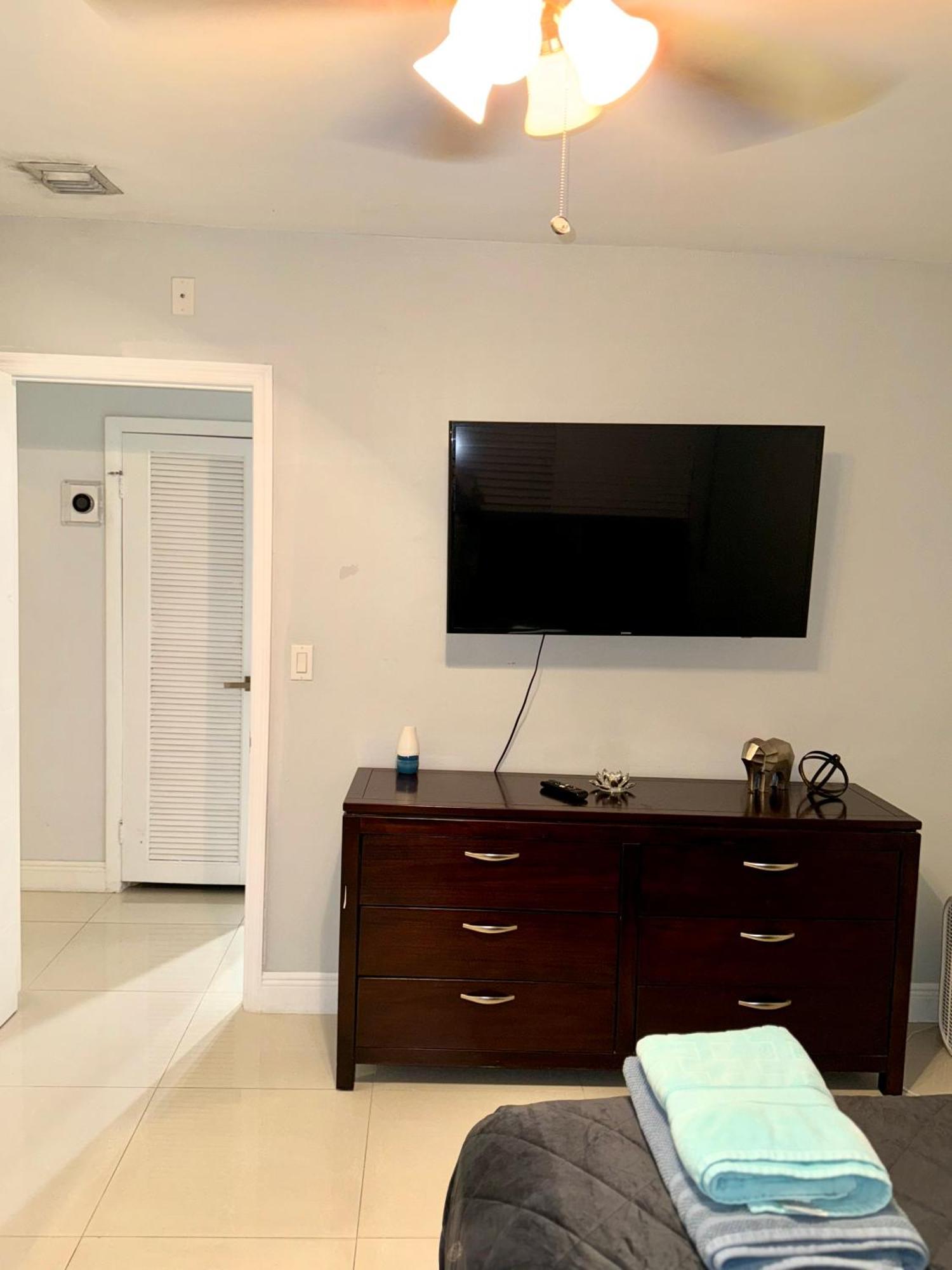 Modern Miami Oversized 3 Bedroom In Central Location Luaran gambar