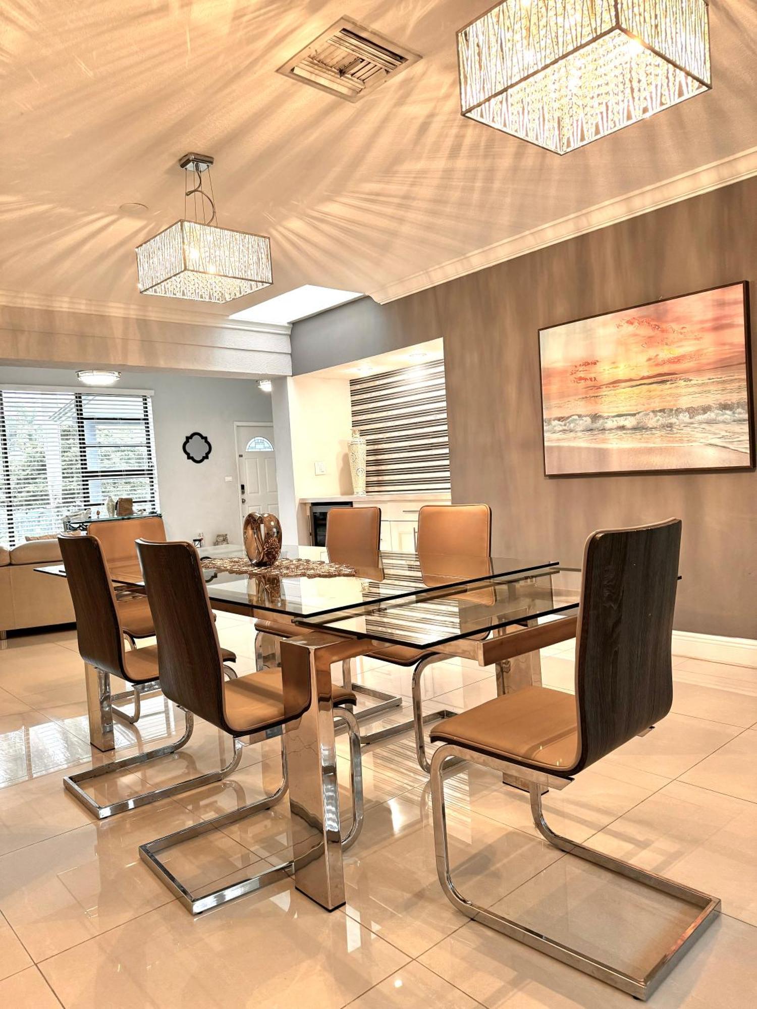 Modern Miami Oversized 3 Bedroom In Central Location Bilik gambar